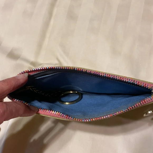 Green Dooney and Bourke wristlet - Picture 4 of 7